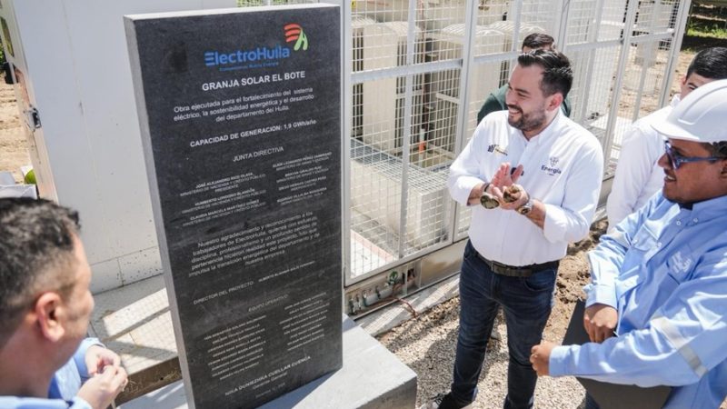 MinEnergía y ElectroHuila inauguraron la primera granja solar de un operador de red estatal en Colombia