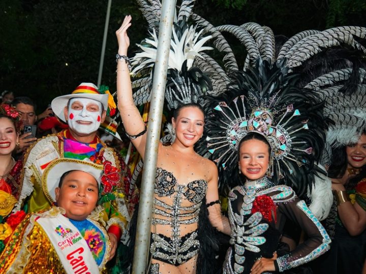 Continúan las izadas de bandera del Carnaval de Barranquilla, celebrando la fuerza viva de la fiesta más grande de Colombia.