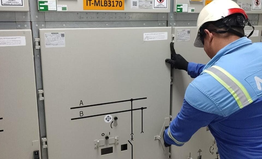 Mantenimiento de equipos en la subestación Centro