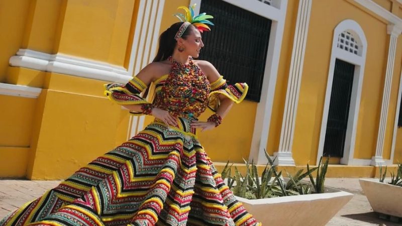 Barranquilla exhibe el talento de su moda fantasía en el Gran Malecón