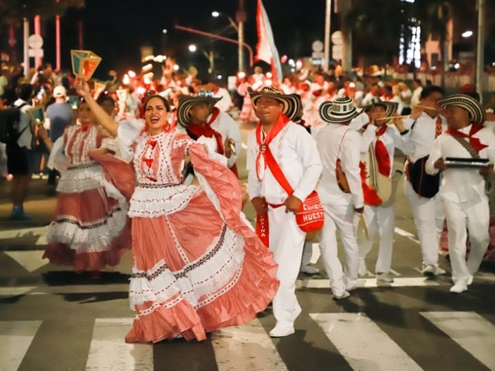 La ‘Noche de Faroles y Tambores’ rinde homenaje a Palma Africana y Carmen Meléndez por sus 50 años de tradición
