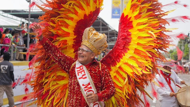 Rey Momo honra la resiliencia del Congo en la Gran Parada de Fantasía