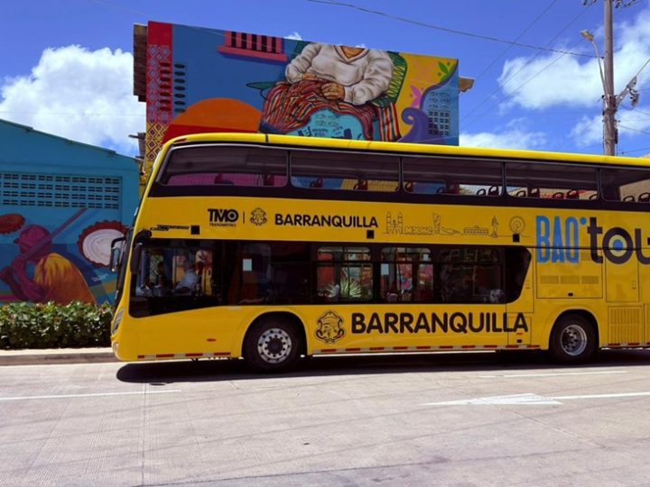 Con recorridos gratuitos, barranquilleros y visitantes disfrutan el inicio de operaciones de Baq Tour 