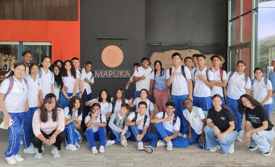 “El Poder de la Lectura en los colegios” fue presentado en el Congreso de RLCPE