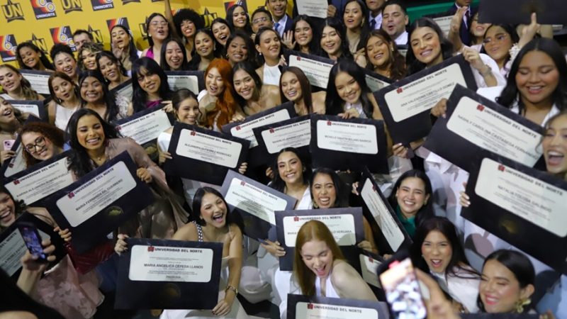 Graduandos celebran su nueva etapa profesional con reflexiones sobre el camino recorrido