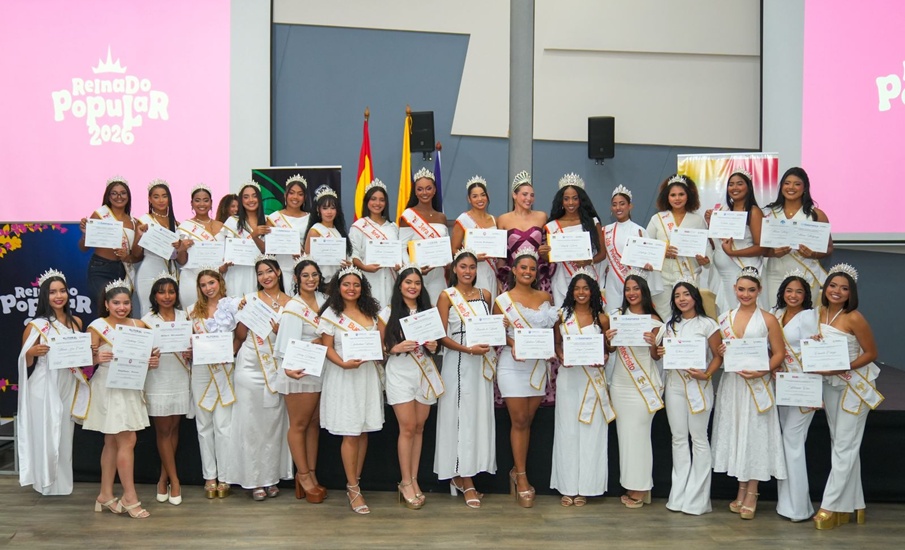Reinado Popular a través de la Fundación Carnaval Universitario entrega becas de estudios superiores a todas las reinas 2026