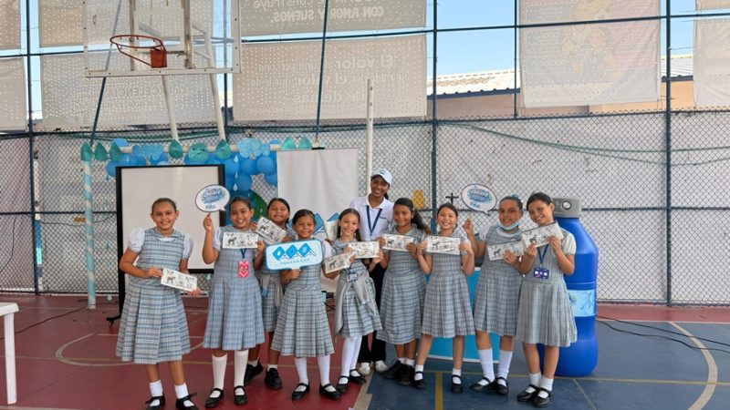 Triple A premia a las ganadoras del reto digital creativo “Ponte Chévere con el Agua”