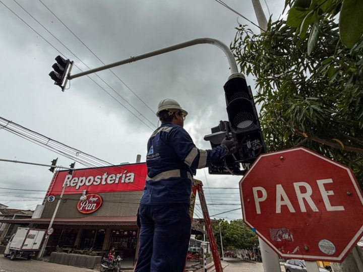 Desde el 2 de julio: Alcaldía instala nuevos semáforos en la avenida Shakira y puntos estratégicos de la ciudad
