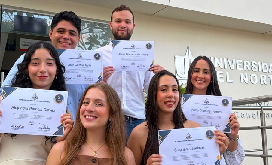 Estudiantes de Derecho destacan en el podio del Concurso Jorge Vélez García