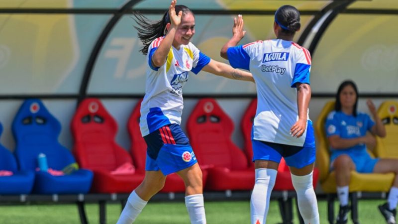 ‘La Sele’ pone a rodar el balón: primera práctica de fútbol frente a Junior Femenino