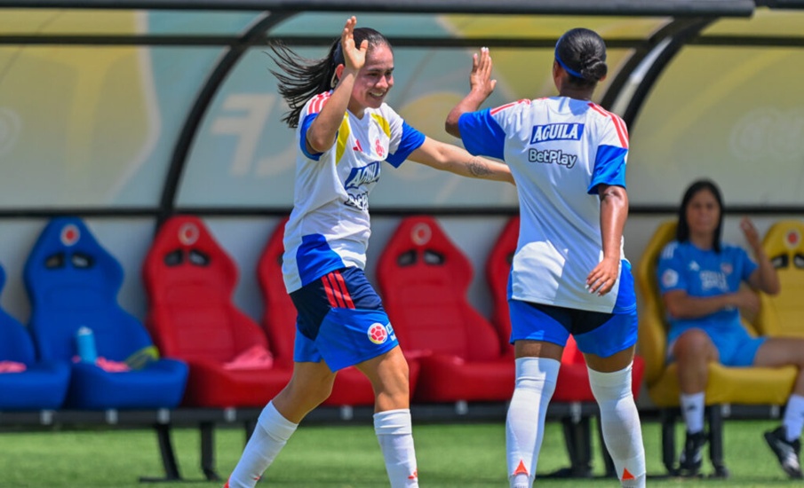 ‘La Sele’ pone a rodar el balón: primera práctica de fútbol frente a Junior Femenino