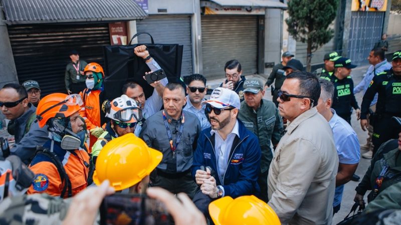 Presidente De La Espriella anunció alivio en servicios públicos por tres meses y subsidio de arriendo para los damnificados en Risaralda