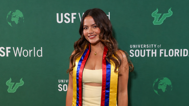 Programa de Comunicación Social graduará a su primera estudiante con doble titulación en USF