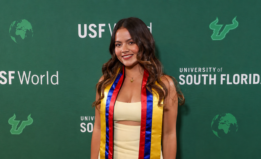 Programa de Comunicación Social graduará a su primera estudiante con doble titulación en USF