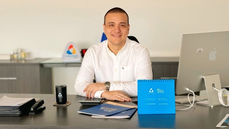 Ronald Velasco Tatekawa asumió la Dirección Administrativa de Comfamiliar Atlántico