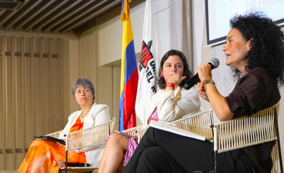 Desde coloquio de la Corte Suprema, expertas en derecho piden regular plataformas de IA