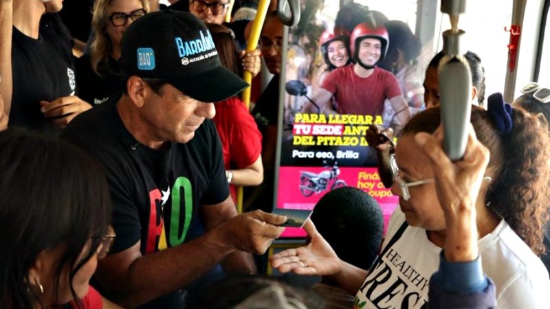 Alcaldía de Barranquilla entrega más de 2000 tarjetas de Transmetro a personas con discapacidad y cuidadores