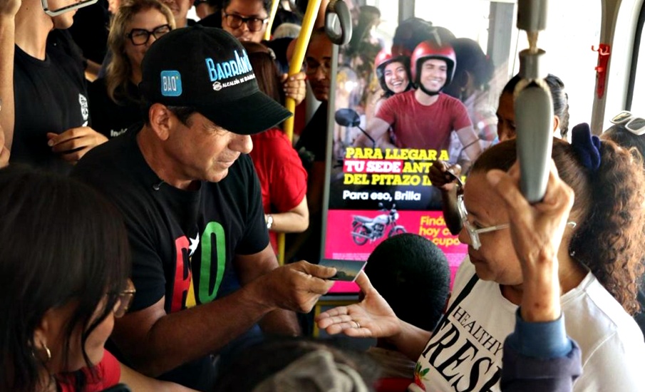 Alcaldía de Barranquilla entrega más de 2000 tarjetas de Transmetro a personas con discapacidad y cuidadores