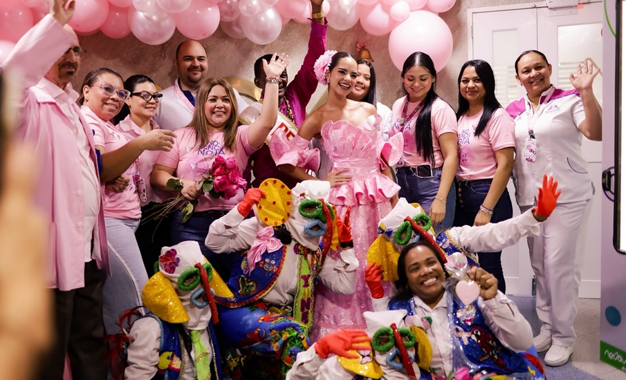 Reina del Carnaval 2027, Salwa Maloof Habib, rinde homenaje a hacedoras sobrevivientes del cáncer de mama y se toma clínicas de la ciudad