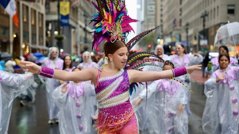 Reina del Carnaval de los Niños 2027, Isabella Daes García, deslumbró en el Desfile de la Hispanidad en Nueva York