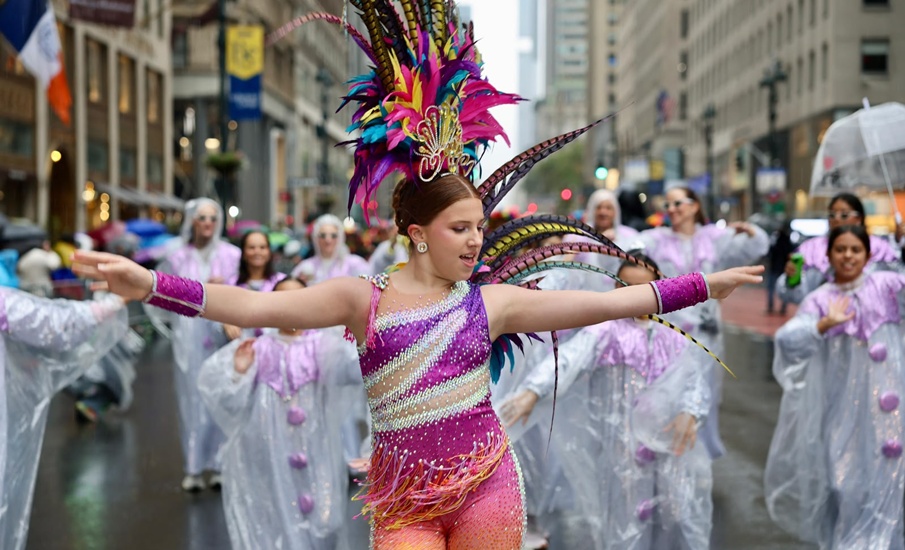 Reina del Carnaval de los Niños 2027, Isabella Daes García, deslumbró en el Desfile de la Hispanidad en Nueva York