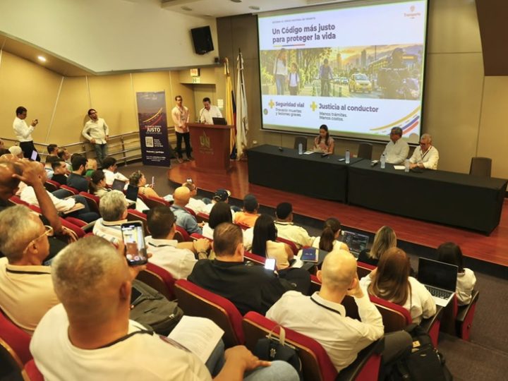 MinTransporte llevó a Barranquilla el diálogo ciudadano para reformar el Código Nacional de Tránsito