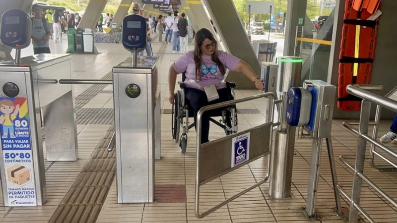 Transmetro fortalece el acceso para personas con discapacidad en sus estaciones