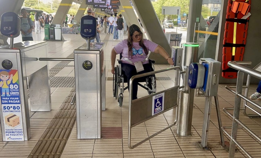 Transmetro fortalece el acceso para personas con discapacidad en sus estaciones